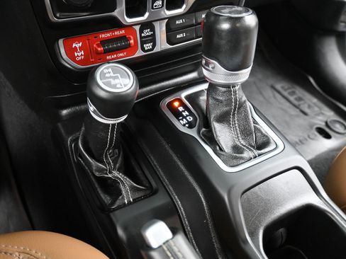 Used 2021 Jeep Wrangler Unlimited Rubicon AWD/4WD image 18