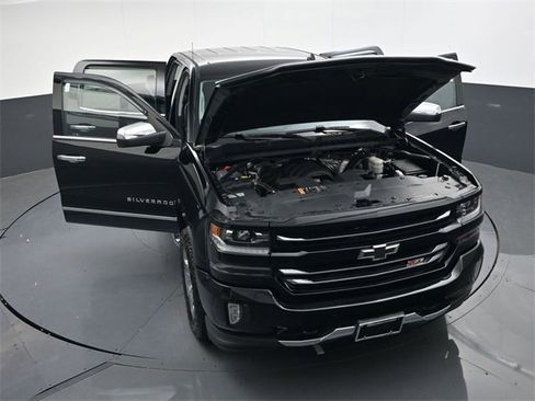 Used 2017 Chevrolet Silverado 1500 LTZ Z71 w/ LTZ Plus Package image 40