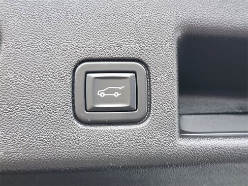 Used 2023 Chevrolet Equinox LT image 31