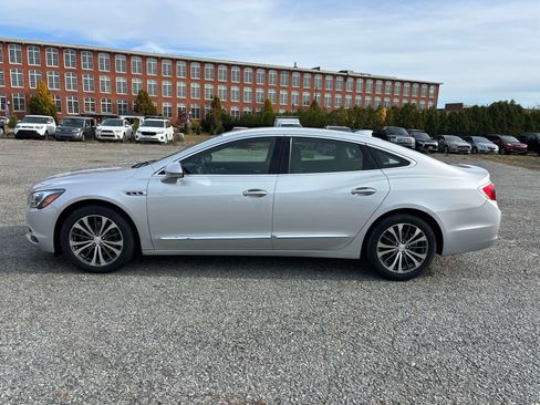 Used 2018 Buick LaCrosse Premium image 2