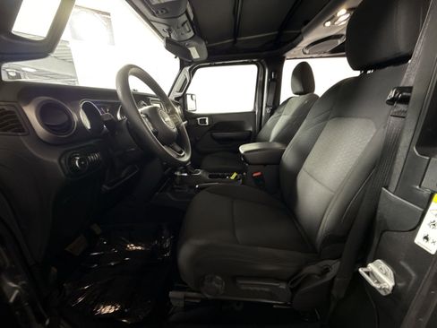 Used 2019 Jeep Wrangler Sport image 13