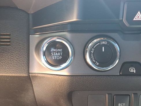 Used 2019 Toyota Tacoma TRD Sport AWD/4WD image 10