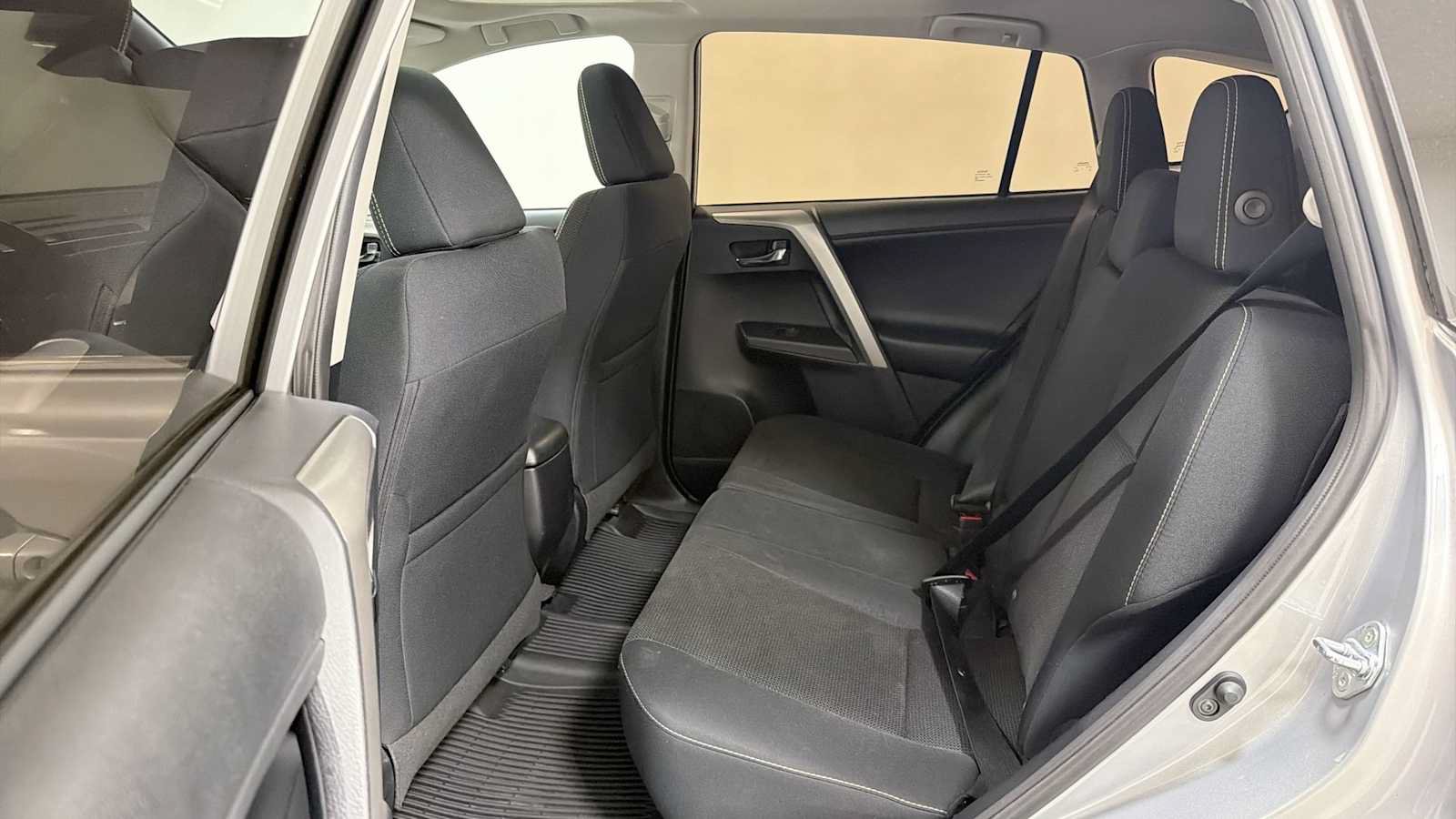 Used 2017 Toyota RAV4 XLE AWD/4WD image 25