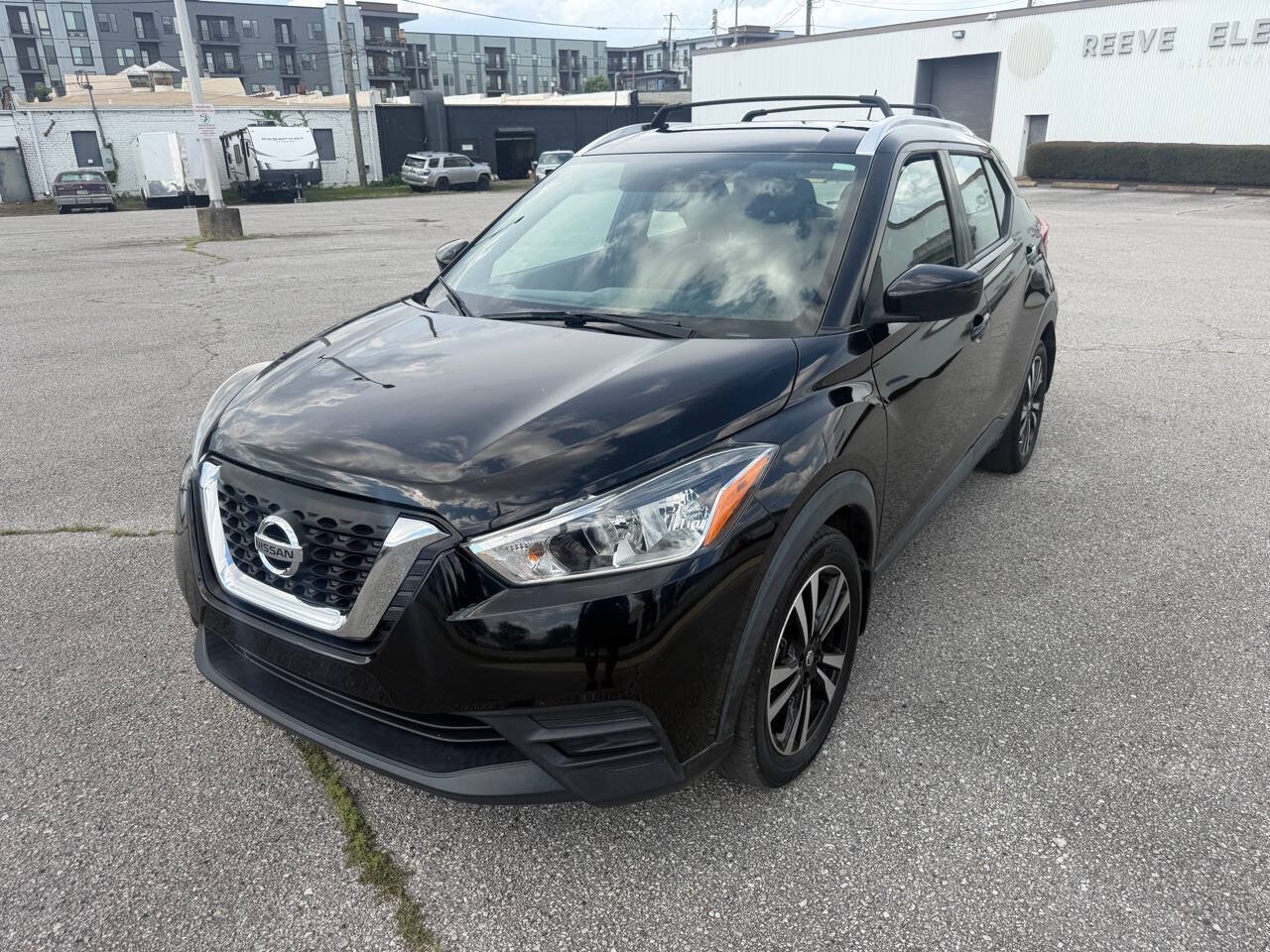 Used 2018 Nissan Kicks SV FWD image 1