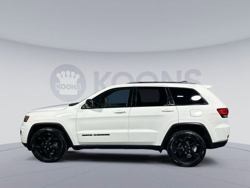 Used 2019 Jeep Grand Cherokee Laredo image 2