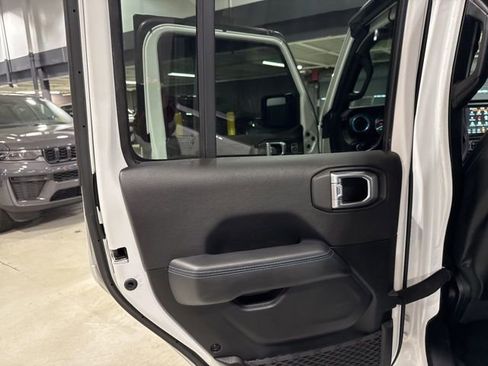 Used 2023 Jeep Wrangler Unlimited Rubicon 4xe w/ Cold Weather Group AWD/4WD image 32