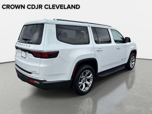 Used 2022 Jeep Wagoneer Series II RWD image 5