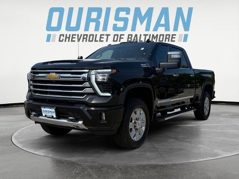 Used 2025 Chevrolet Silverado 2500 High Country w/ High Country Premium Package AWD/4WD image 2