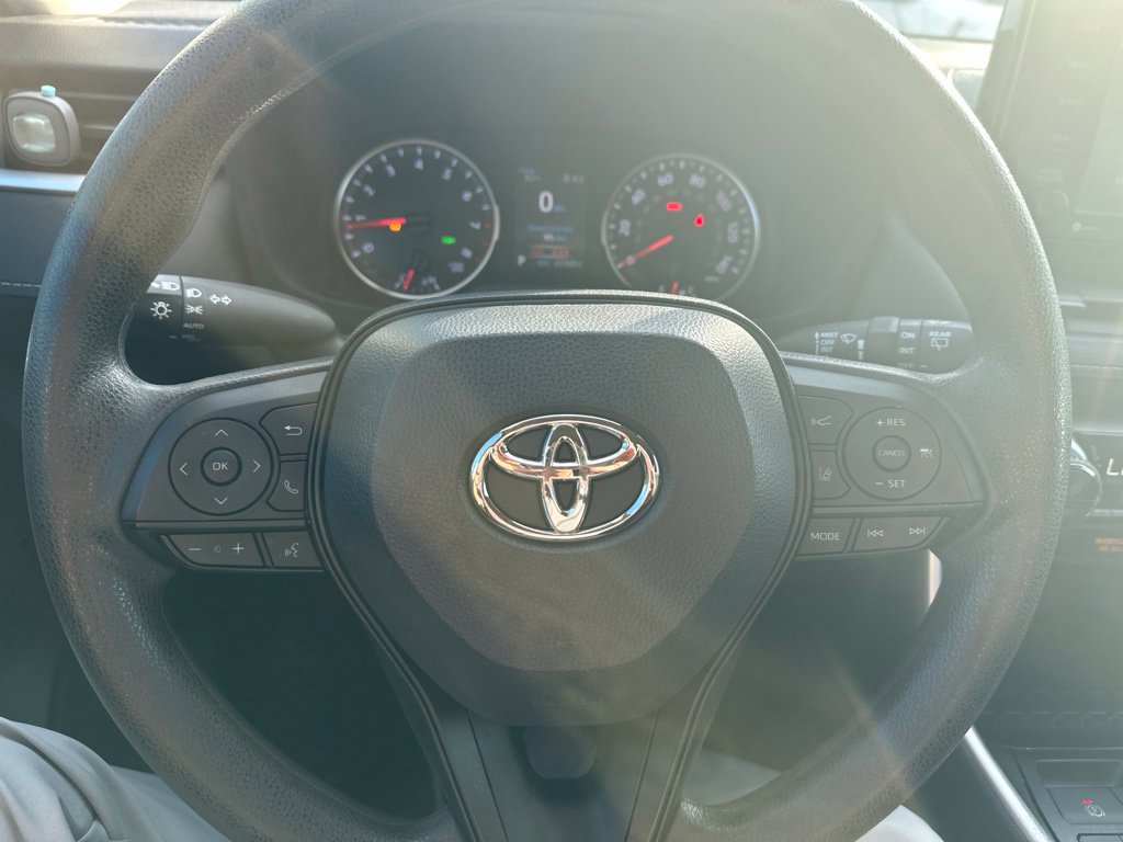 Used 2022 Toyota RAV4 XLE FWD image 16