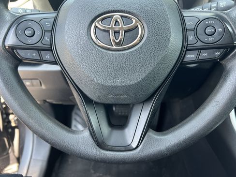 Used 2021 Toyota RAV4 XLE FWD image 9