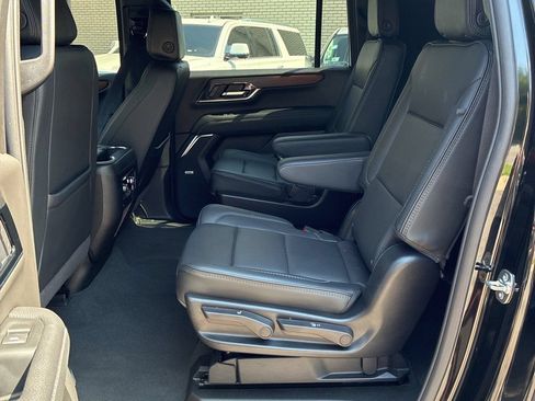 Used 2026 GMC Yukon XL Denali RWD image 11