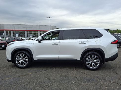 Used 2024 Toyota Grand Highlander XLE image 4