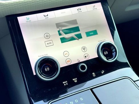 Used 2018 Land Rover Range Rover Velar R-Dynamic SE image 30