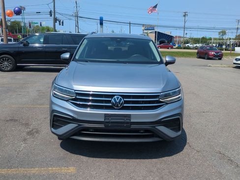 Used 2022 Volkswagen Tiguan SE FWD image 3