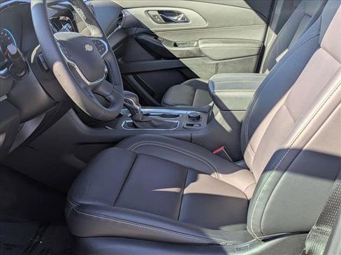 Used 2023 Chevrolet Traverse LT image 14