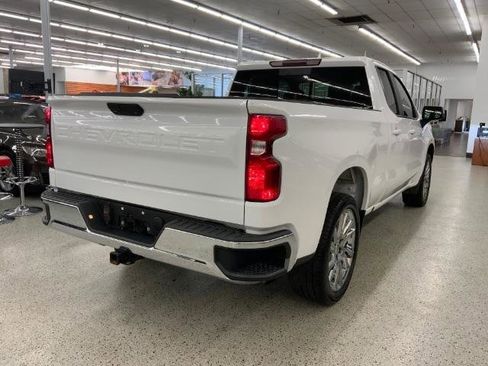 Used 2019 Chevrolet Silverado 1500 LT w/ Convenience Package AWD/4WD image 5