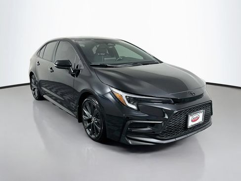 Used 2025 Toyota Corolla SE FWD image 3