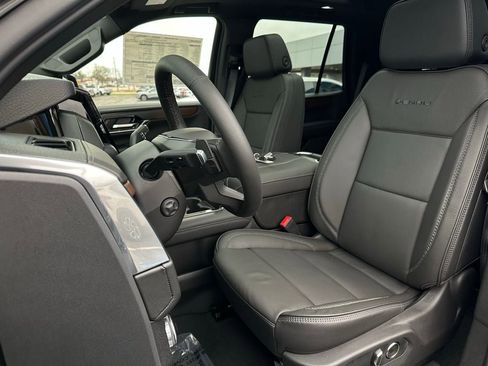 New 2026 GMC Yukon Denali w/ Sun & Power Step Package image 13