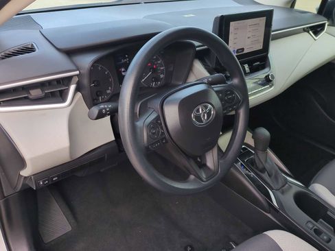 Used 2025 Toyota Corolla LE image 10