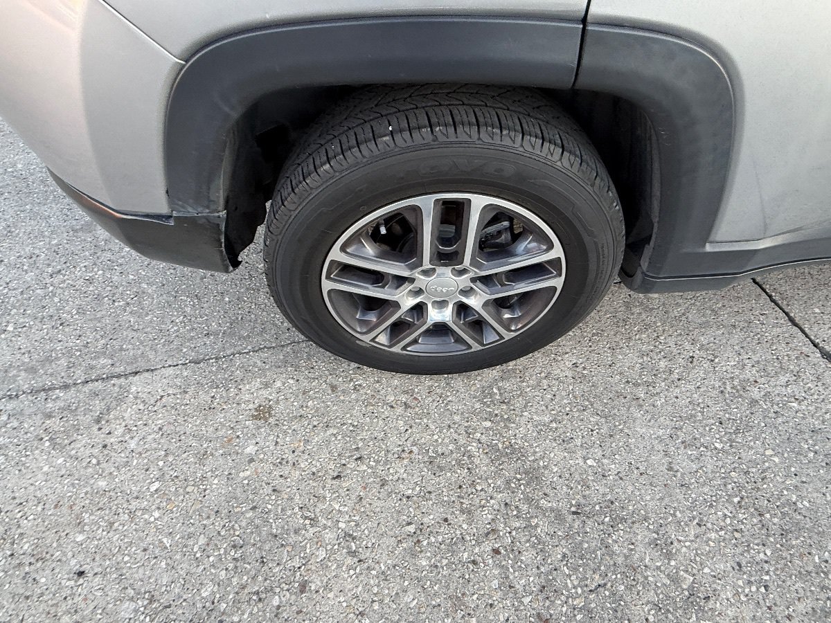 Used 2019 Jeep Compass Latitude FWD image 11