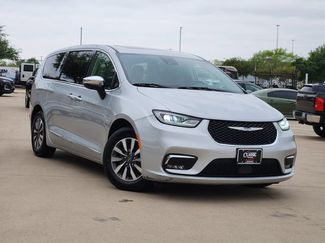 Used 2023 Chrysler Pacifica Limited FWD video 2