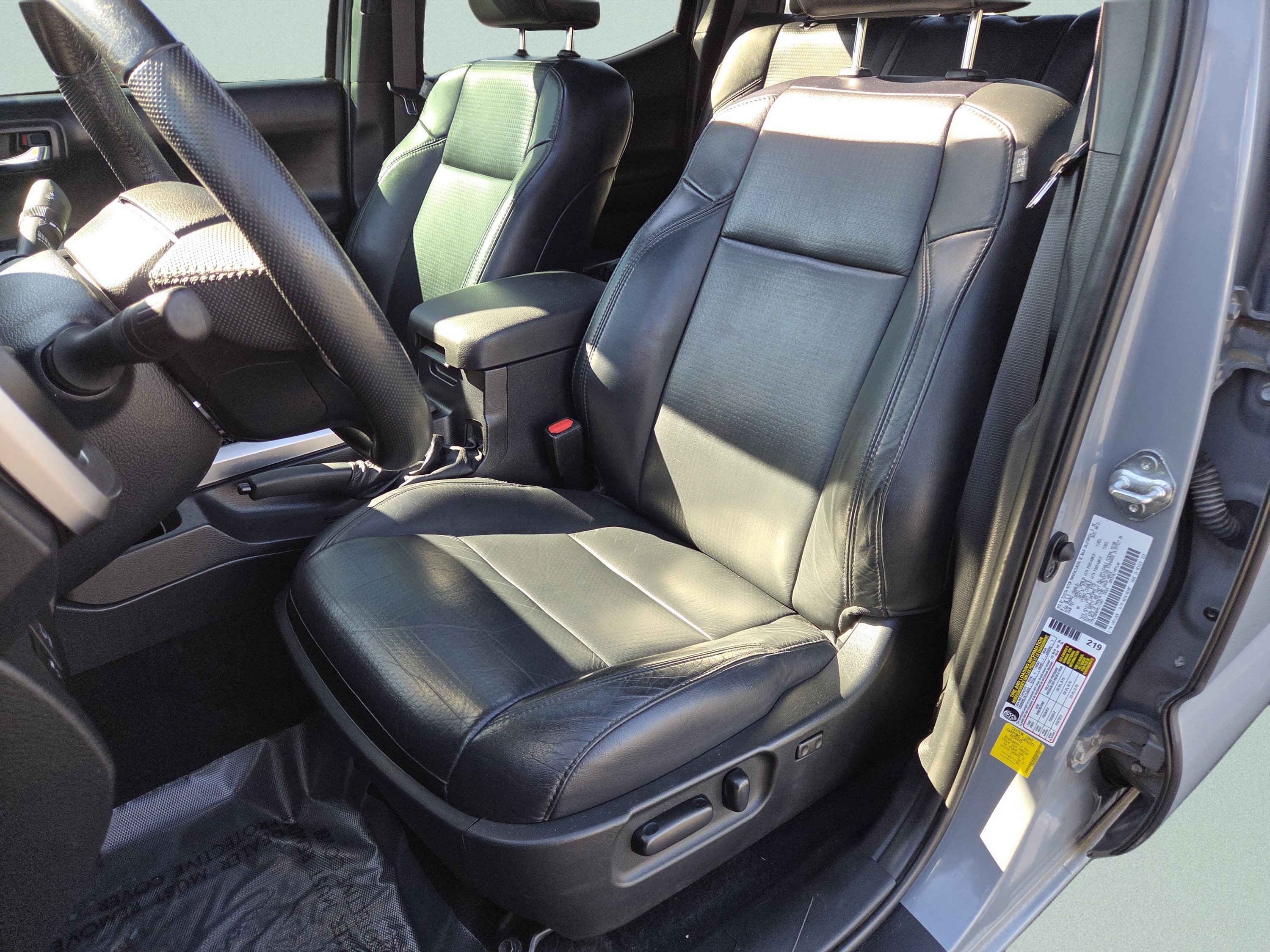 Used 2021 Toyota Tacoma Limited AWD/4WD image 6