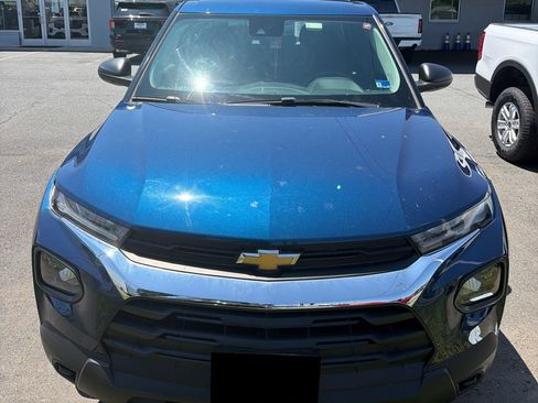 Used 2021 Chevrolet TrailBlazer LS w/ LPO, Blackout Package AWD/4WD image 2