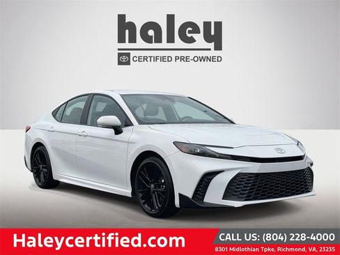 Used 2025 Toyota Camry SE image 1