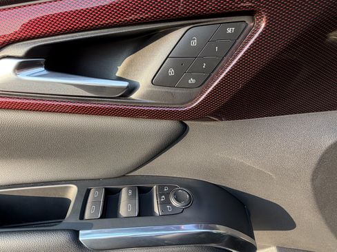 Used 2025 Chevrolet Traverse RS FWD image 14