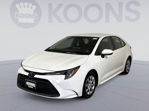 Used 2023 Toyota Corolla LE FWD image 1