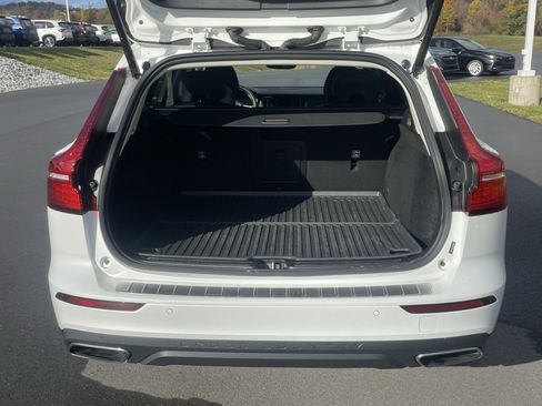 Used 2022 Volvo V60 T5 Cross Country w/ Climate Package image 5