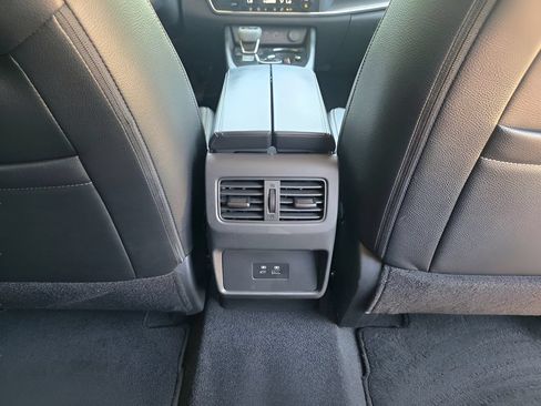 Used 2023 Nissan Rogue SV AWD/4WD image 8