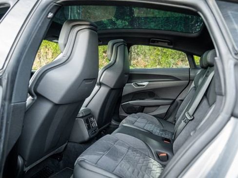 Used 2022 Audi e-tron GT Premium Plus image 39
