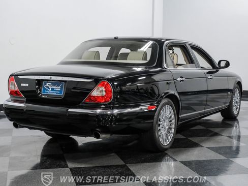 Used 2007 Jaguar XJ8 L RWD image 23