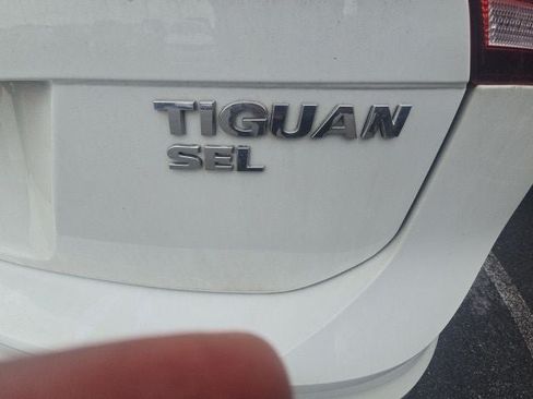 Used 2021 Volkswagen Tiguan SEL AWD/4WD image 12