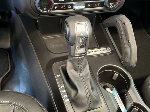 New 2025 Ford Bronco Badlands image 13