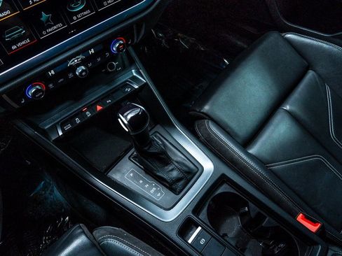 Used 2023 Audi Q3 2.0T Premium w/ Black Optic Sport Package image 18