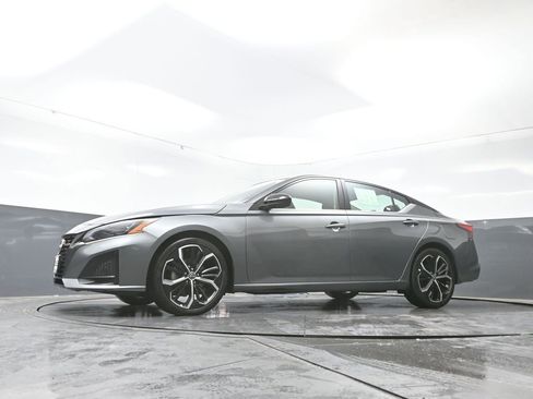 Used 2024 Nissan Altima 2.5 SR image 50