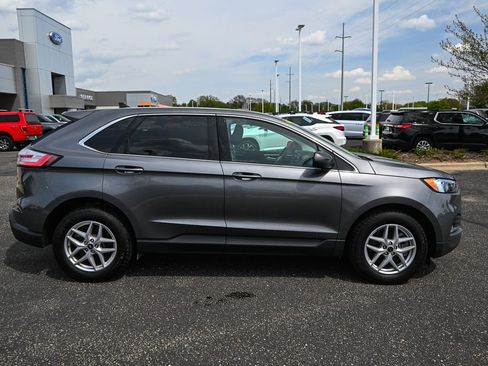 Used 2024 Ford Edge SEL w/ Convenience Package AWD/4WD image 3