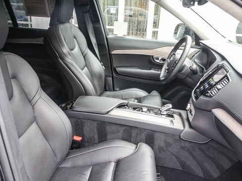 Used 2024 Volvo XC90 T8 Ultimate w/ Lounge Package image 25