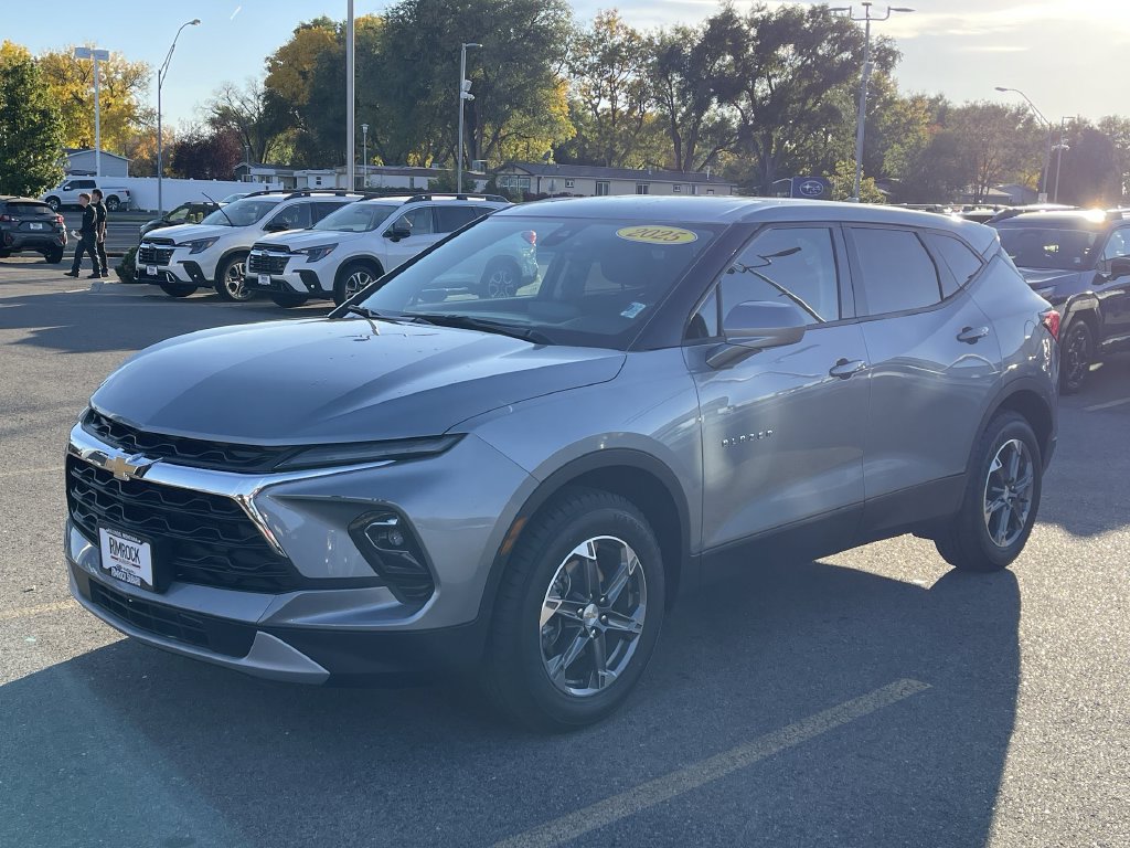 Used 2025 Chevrolet Blazer LT FWD image 3