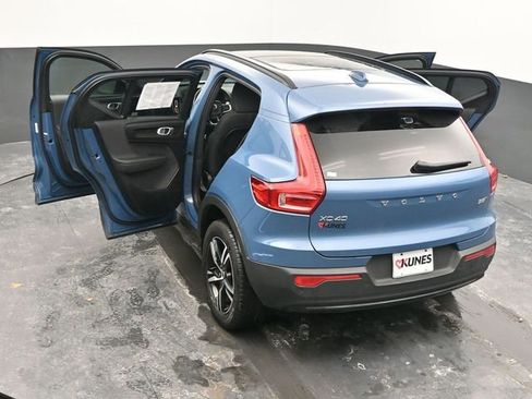 Used 2024 Volvo XC40 B5 Core image 62