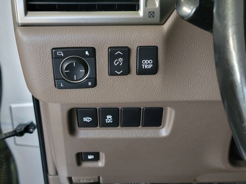 Used 2019 Lexus GX 460 image 21