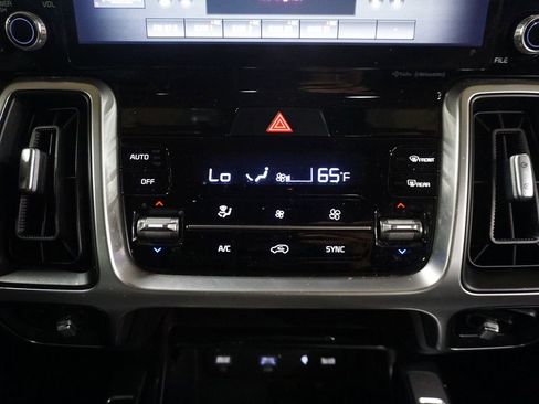 Used 2021 Kia Sorento EX w/ EX AWD X-Line Package image 11