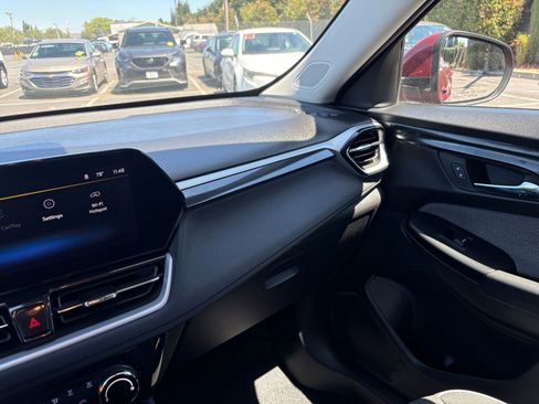 Used 2025 Chevrolet TrailBlazer LT FWD image 34