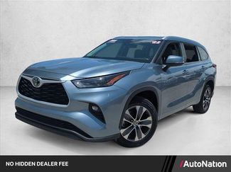 Used 2022 Toyota Highlander XLE FWD video 1