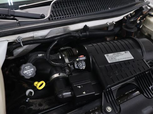 Used 2017 Chevrolet Express 3500 RWD image 19
