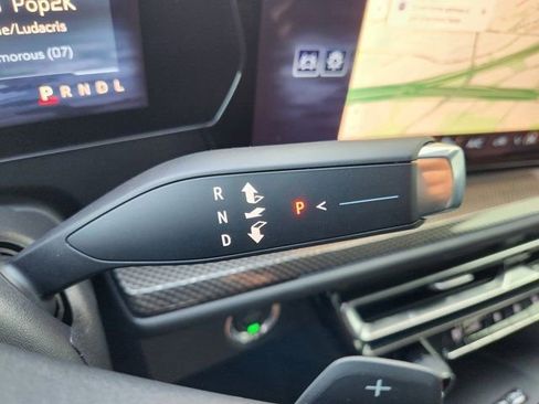 Used 2025 Chevrolet Traverse High Country image 24