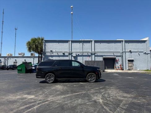 Used 2023 Cadillac Escalade ESV Sport image 9