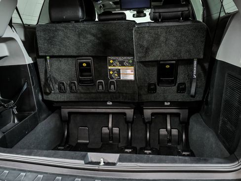 Used 2019 Toyota Sienna SE Premium image 8